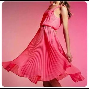 Alice + Olivia Penny Pleated Midi Dress Chiffon Sleeveless Pink Size 6